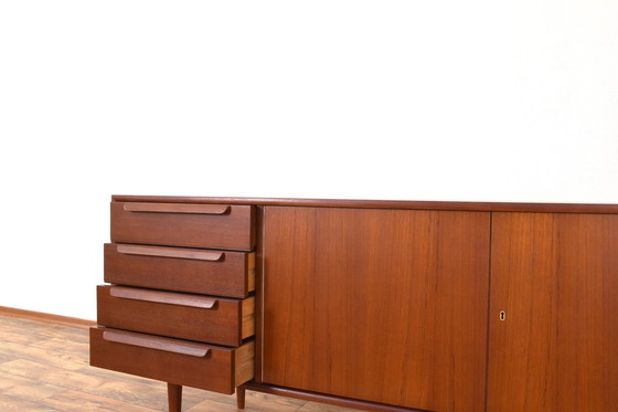 Image 1 of Mid Century Deens teakhouten dressoir, 1960S.