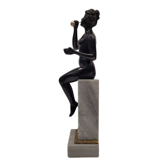 Image 1 of Vintage Art Nouveau sculptuur "Bellen blazende vrouw" in brons en marmer, 1920