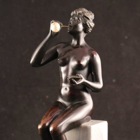 Image 1 of Vintage Art Nouveau sculptuur "Bellen blazende vrouw" in brons en marmer, 1920