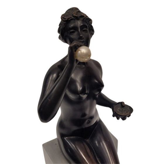 Image 1 of Vintage Art Nouveau sculptuur "Bellen blazende vrouw" in brons en marmer, 1920