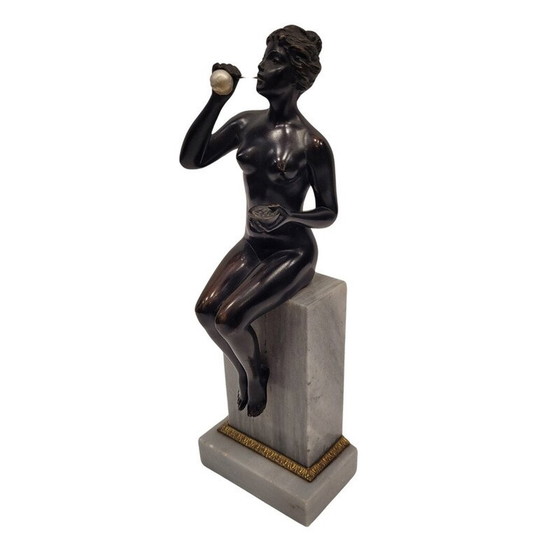 Image 1 of Vintage Art Nouveau sculptuur "Bellen blazende vrouw" in brons en marmer, 1920