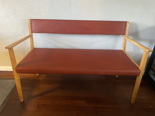 Vintage Scandinavisch Bankje Met Rode Bekleding - Retro Design