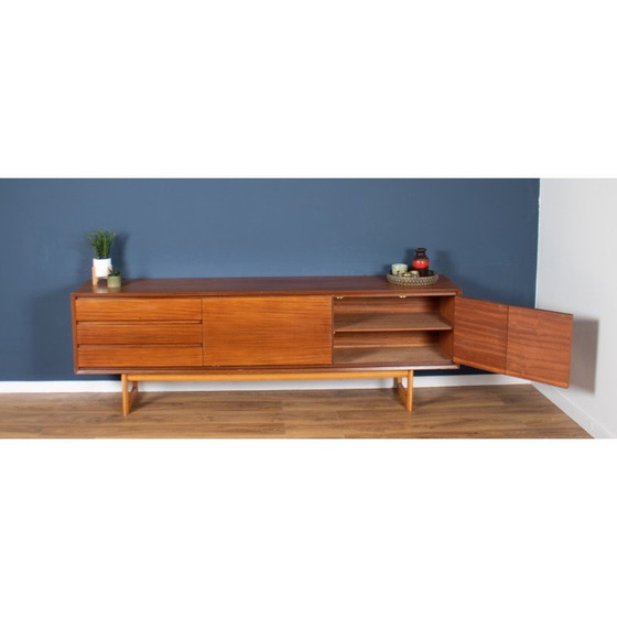 Image 1 of Vintage teakhouten 'Chilgrove' dressoir van White and Newton, jaren 1960