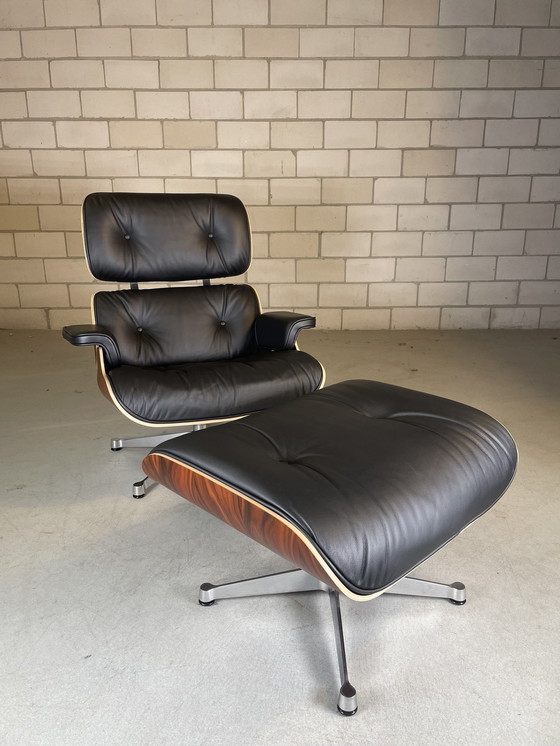 Image 1 of Vitra Eames Lounge Chair + Ottoman In Showroom Staat