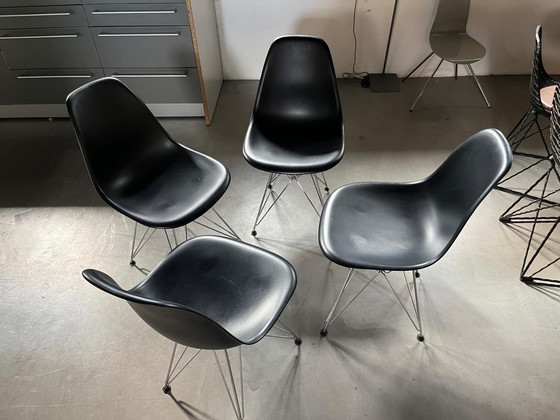 Image 1 of 4x Vitra Eames Origineel Chairs