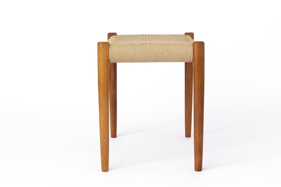 Image 1 of 1 Van 2 Niels Moller Poef Teak 1950S Vintage