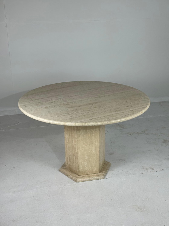 Image 1 of VIntage ronde travertin eettafel