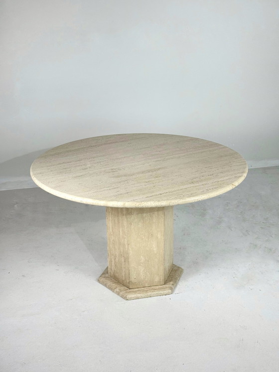 Image 1 of VIntage ronde travertin eettafel