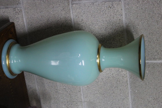 Image 1 of Vintage Opaline Vaas In Kalk Kleur Veranderend.