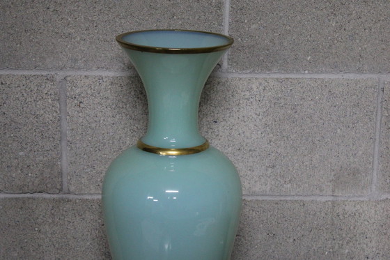 Image 1 of Vintage Opaline Vaas In Kalk Kleur Veranderend.