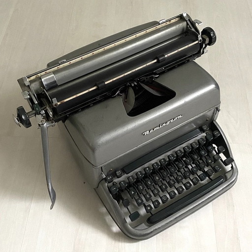 Vintage 1950 Remington Super Riter typemachine