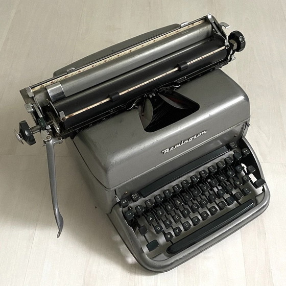 Image 1 of Vintage 1950 Remington Super Riter typemachine