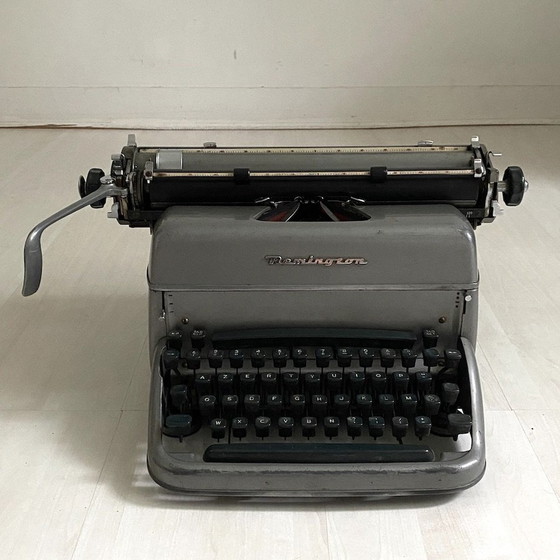 Image 1 of Vintage 1950 Remington Super Riter typemachine