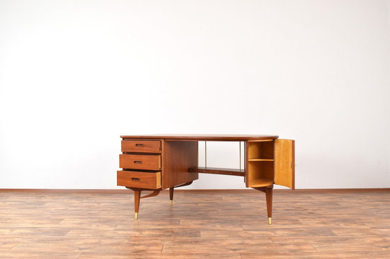 Image 1 of Mid-Century organisch teak bureau van Sola Møbler, 1960S.