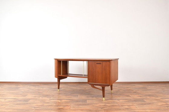 Image 1 of Mid-Century organisch teak bureau van Sola Møbler, 1960S.