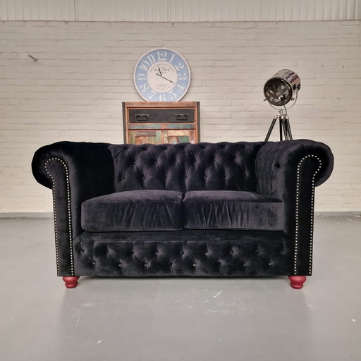 Brighton 2-Zits Classic Chesterfield Bank – Zwart Stof