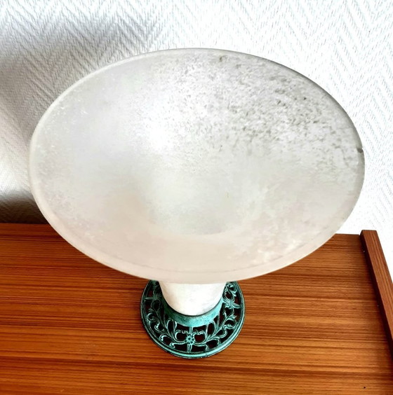 Image 1 of Art Deco Matglas en Gietijzeren Tulpenvaas