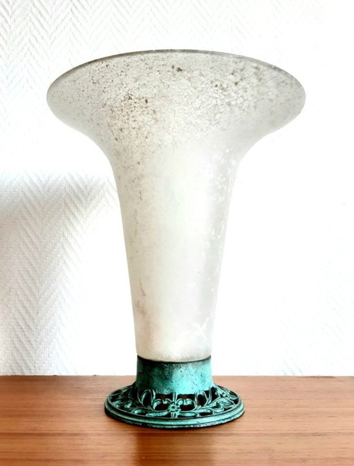 Art Deco Matglas en Gietijzeren Tulpenvaas