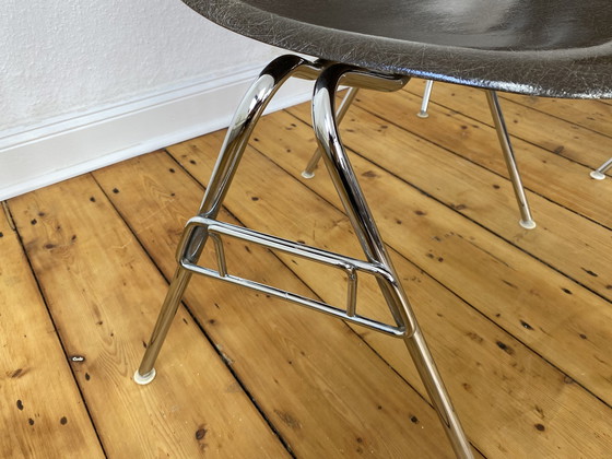 Image 1 of 4X Herman Miller Vitra Dss Glasvezel Stoelen Van Charles & Ray Eames In Seal Bruin