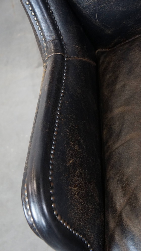 Image 1 of 2 X Zwarte Rundleren Fauteuil Met Een Hoge Rug En Met Siernagels