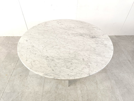 Image 1 of Vintage ronde witte marmeren eettafel 1970 - italiaanse stenen eettafel