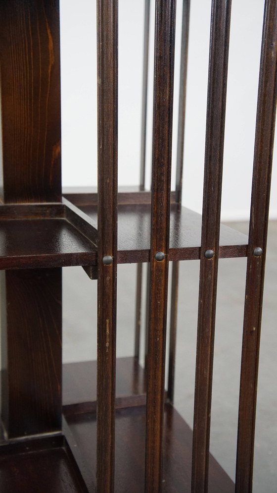 Image 1 of Houten Boekenmolen Met Groen Leren Blad En Op Wieltjes