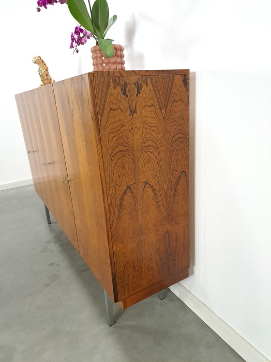 Image 1 of Hoog dressoir Rio palissander fineer met chromen poten