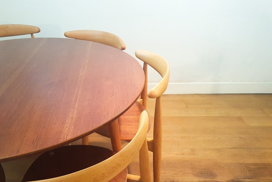 Image 1 of The Heart Eetkamer Set Van Hans J. Wegner Voor Fritz Hansen