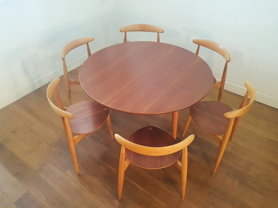 Image 1 of The Heart Eetkamer Set Van Hans J. Wegner Voor Fritz Hansen