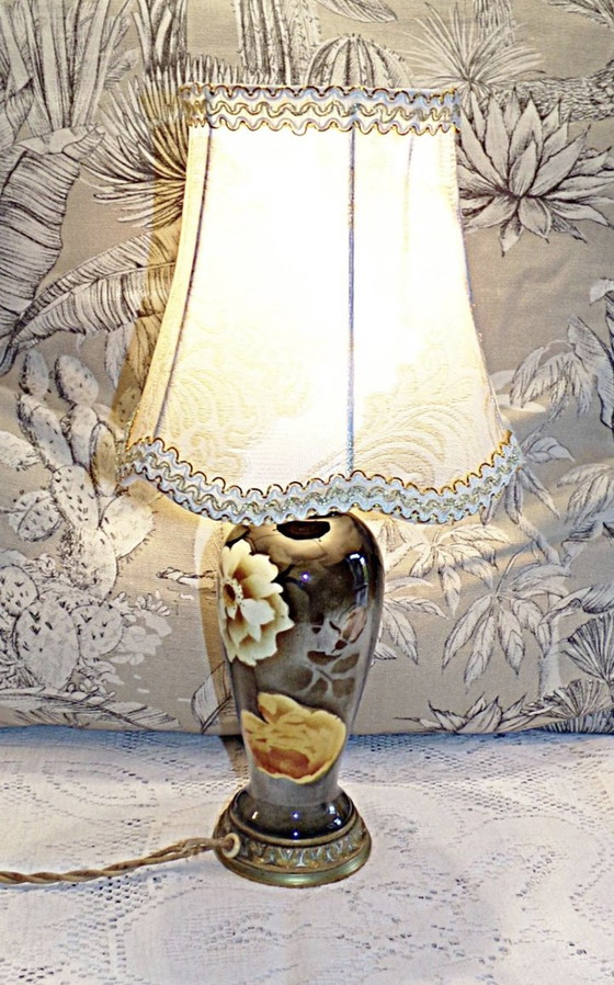 Image 1 of Prachtige antieke porseleinen lamp met lampenkap