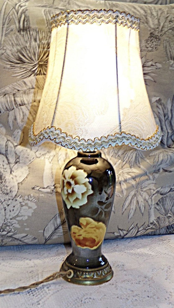 Image 1 of Prachtige antieke porseleinen lamp met lampenkap