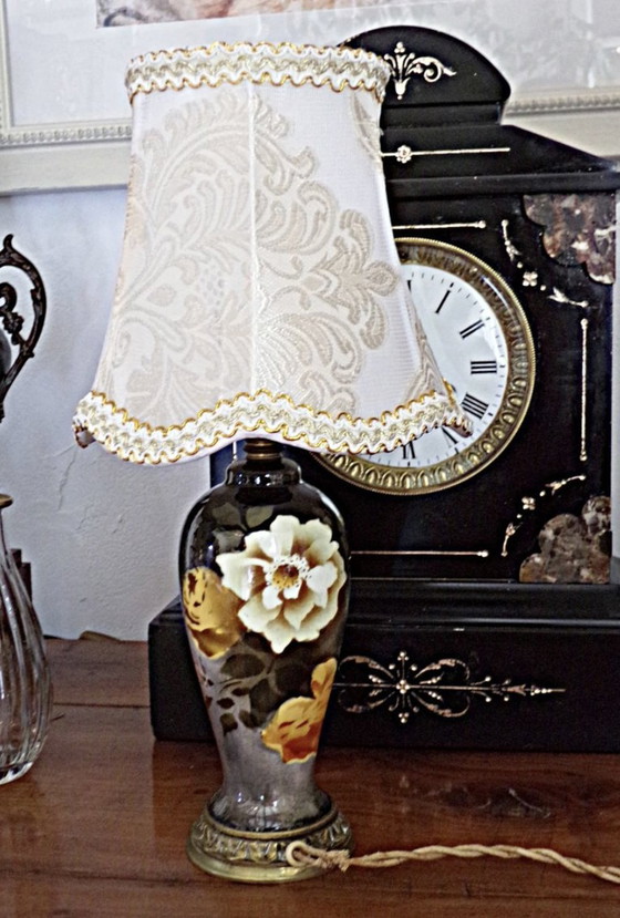 Image 1 of Prachtige antieke porseleinen lamp met lampenkap