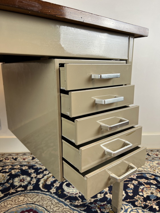Image 1 of Vintage Industrieel metalen bureau