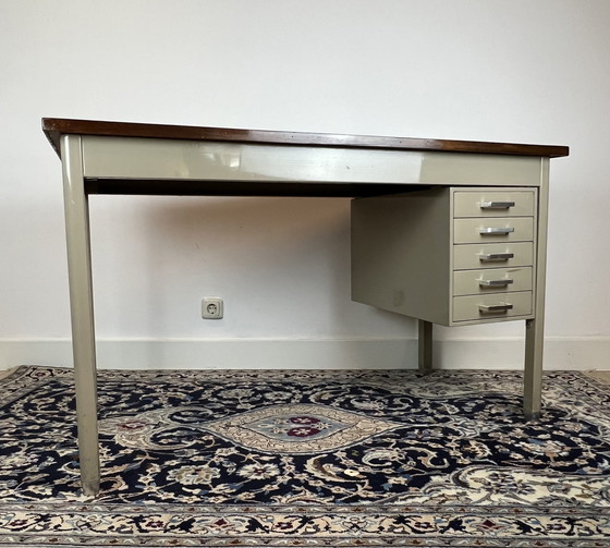 Image 1 of Vintage Industrieel metalen bureau