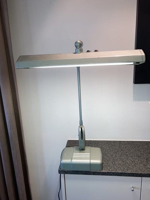 Dazor Bureaulamp Met Zwevende Voet. Model 2324