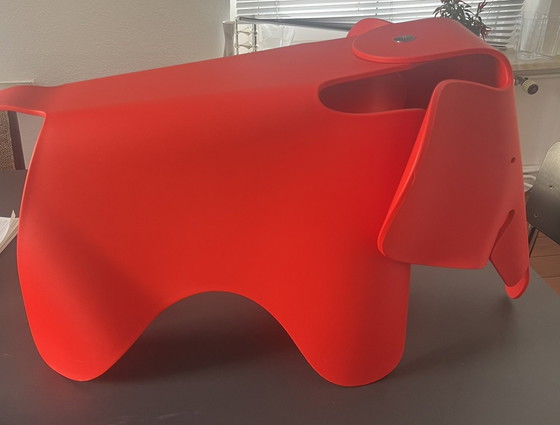 Image 1 of Vitra Olifant Rood Eames