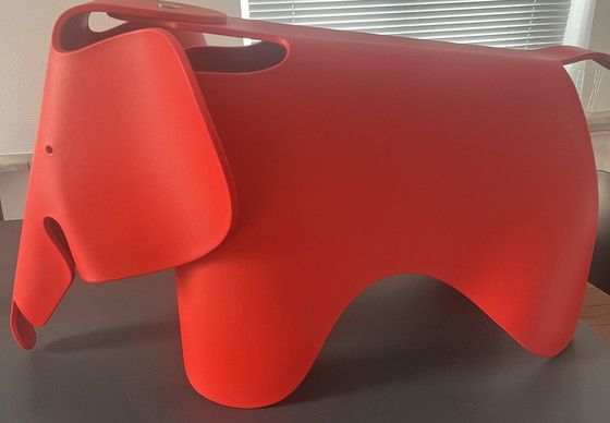 Image 1 of Vitra Olifant Rood Eames