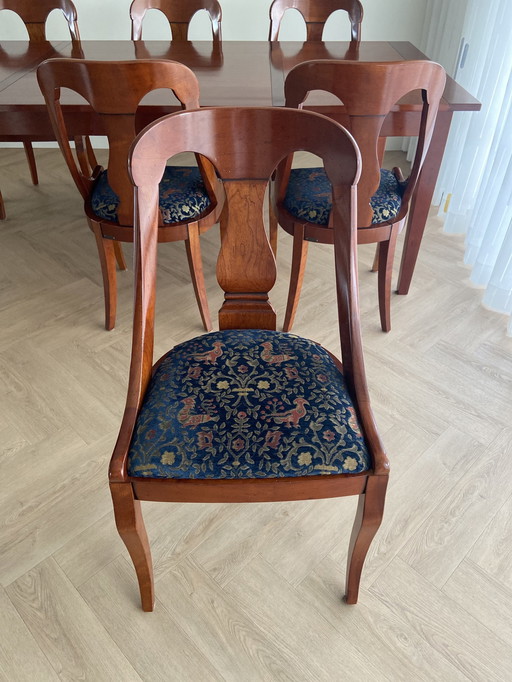 Vintage eettafel met zes stoelen