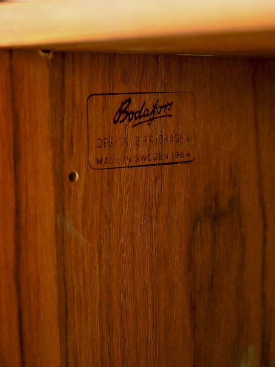 Image 1 of Scandinavische boekenkast met opbergvak