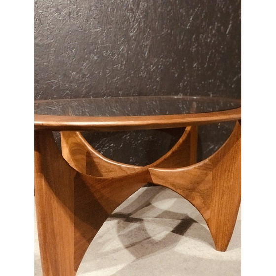 Image 1 of Vintage ovale bijzettafel in teakhout en glas van Viktor Wilkins voor G-Plan, Verenigd Koninkrijk