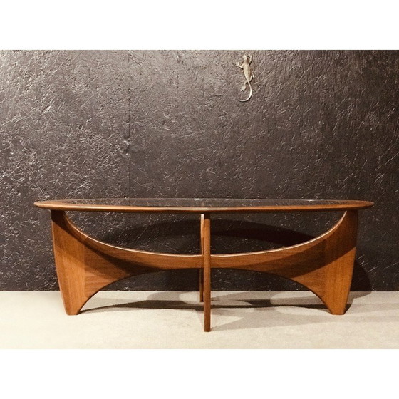 Image 1 of Vintage ovale bijzettafel in teakhout en glas van Viktor Wilkins voor G-Plan, Verenigd Koninkrijk