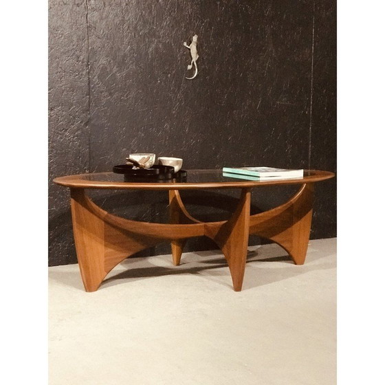 Image 1 of Vintage ovale bijzettafel in teakhout en glas van Viktor Wilkins voor G-Plan, Verenigd Koninkrijk