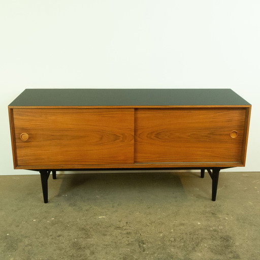 Dressoir, walnoot met zwart formica blad, 1960