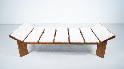 Eigentijds Italiaans daybed, witte boucle stof en hout