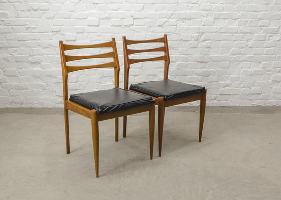 Image 1 of Set van vier massief teakhouten ladder-eetkamerstoelen met vierkante zwarte kunstlederen zitting, jaren 1960