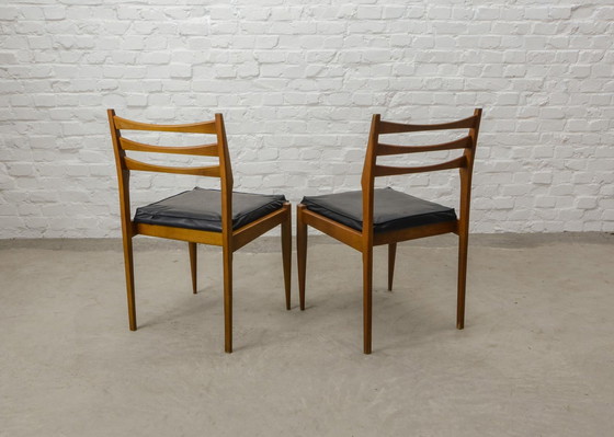 Image 1 of Set van vier massief teakhouten ladder-eetkamerstoelen met vierkante zwarte kunstlederen zitting, jaren 1960