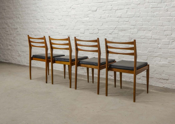 Image 1 of Set van vier massief teakhouten ladder-eetkamerstoelen met vierkante zwarte kunstlederen zitting, jaren 1960