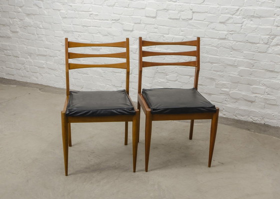 Image 1 of Set van vier massief teakhouten ladder-eetkamerstoelen met vierkante zwarte kunstlederen zitting, jaren 1960