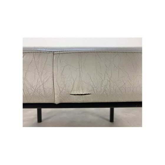 Image 1 of Vintage wit lederen fauteuil, jaren 1950