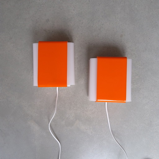 Set Van 2 Oranje Witte Plexiglazen Wandlampen